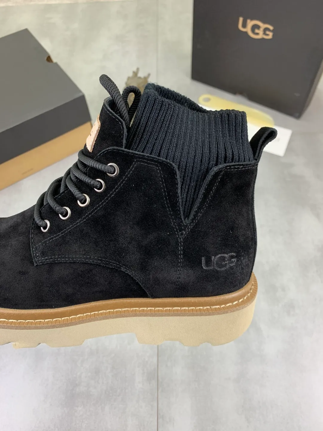 Men's men's shoes P620 New arrival🆕🆕🆕 IUGGI Men's British retro Martin boots Winter new men's outdoor hiking boots First layer of cowhide on the outside Wool on the inside Comfortable and warm Rubber outsole Non-slip and firm Trendy and fashionable Casual and versatile Size: 39-44 (45 customized) Color: three colors